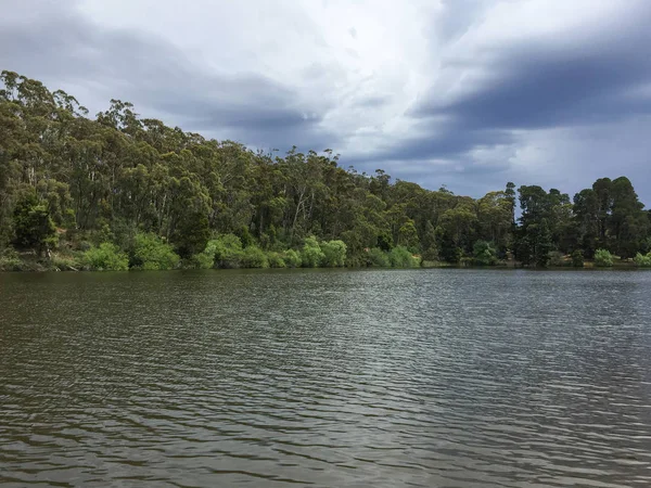 Donkere Regenwolken Stormachtige Lucht Rond Lake Daylesford Australië — Stockfoto