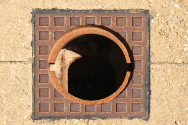 patika ortaya açık bakım erişim delik