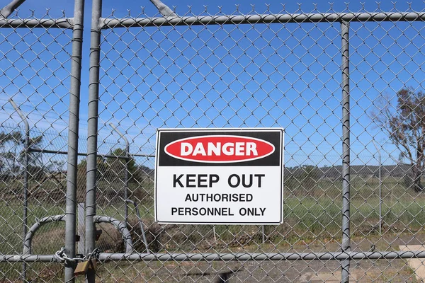 Red Black White Danger Keep Out Authorised Personnel Only Warning — Stock Photo, Image