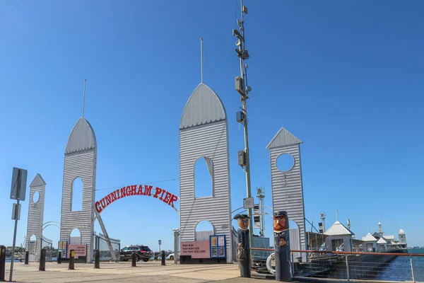 Geelong, Avustralya - 17 Kasım 2018: Cunningham iskele, 1850'ler ortalarında demiryolu iskele olarak açılan Geelong Waterfront