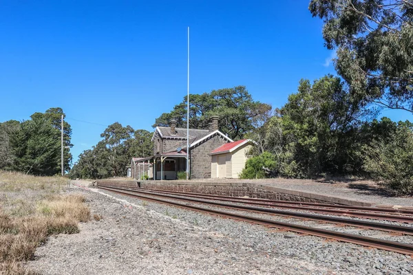 The Lal Lal railway station (1863), a single-storied bluestone building with a two-storied residence attached, was disestablished as a staffed station in 1983 — ストック写真