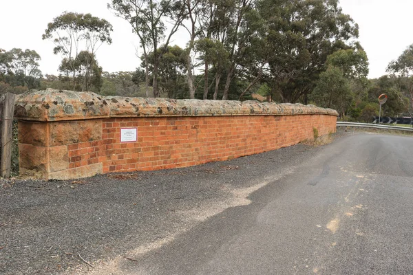 Most Castlemaine-Sawmill Road i Overpass kolejowy w pobliżu Castlemaine, Australia — Zdjęcie stockowe