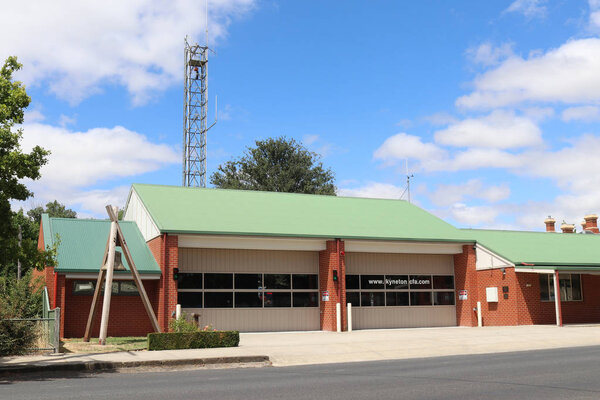 КИНЕТОН, АВСТРАЛИЯ - 11 февраля 2018 года: Здание пожарной станции в Кинетоне на Эбден-стрит является центральным местом встречи более широких групп КФА в Кинетоне
