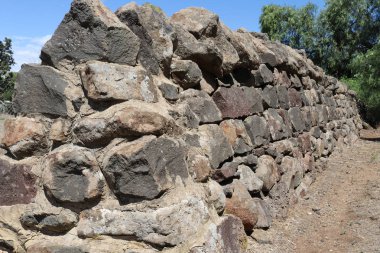 bir bluestone ve harç sınır duvar çit