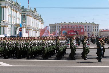 RUSSIA, SAINT PETERSBURG - 24 Haziran 2020 - Nazi Almanyası 'na karşı zaferin 75. yıldönümü onuruna Palace Meydanı' nda askeri geçit töreni