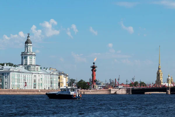 Russia Saint Petersburg June 2020 View Rostral Column Lighted Torch — Stock Photo, Image