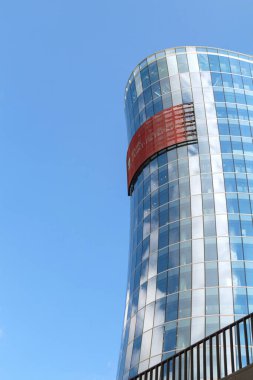 Saint Petersburg, Rusya-4 Eylül 2020: Malookhtinsky Prospekt 'teki modern iş merkezi 