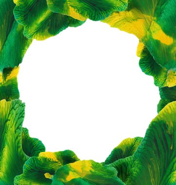 Sulu boya yeşil-sarı monotype olarak tropikal yaprak gibi beyaz arka plan üzerinde nokta ile soyut çerçeve