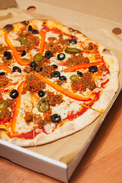 Lezzetli Meksika Pizzaon tablo
