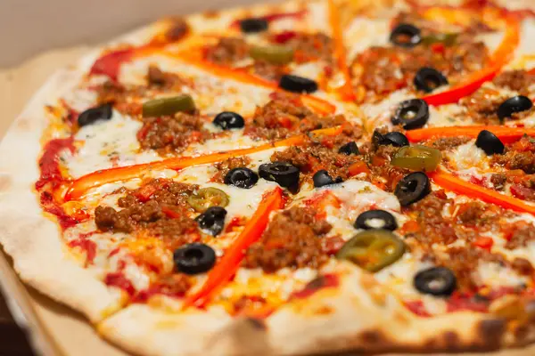 Lezzetli Meksika Pizzaon tablo