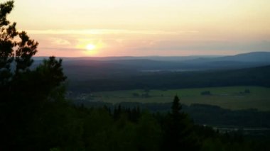 Sunset akşam kırsal zaman atlamalı renkler.
