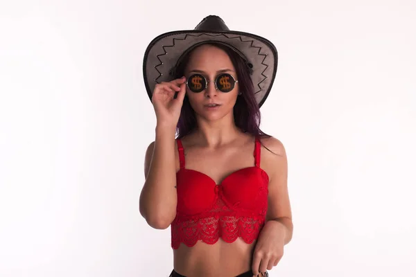 Dolar işareti üzerine çizilen gözlük ile kız.