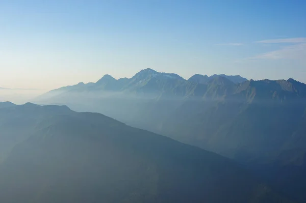 Yüksek Sıradağlar kara sevdanın. Temiz hava doğru yolculuk.