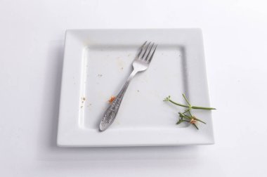 Kirli tabak çatal ile kare