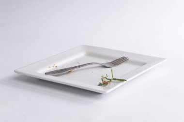 Kirli tabak çatal ile kare