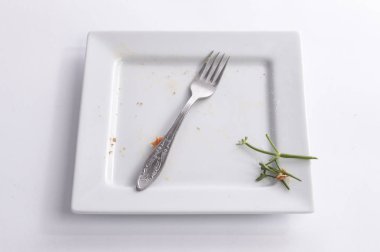 Kirli tabak çatal ile kare