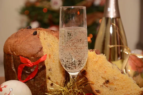 Italienisches Panettone Dessert Und Italienischer Sekt Weihnachten Und Neujahr — Stockfoto