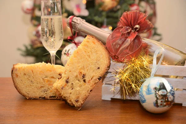 Italienisches Panettone Dessert Und Italienischer Sekt Weihnachten Und Neujahr — Stockfoto