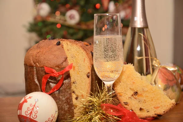 Italienisches Panettone Dessert Und Italienischer Sekt Weihnachten Und Neujahr — Stockfoto