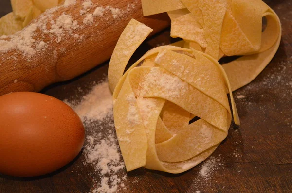 Färsk Italiensk Pasta Pappardelle Mat Hemmagjord Med Ägg — Stockfoto