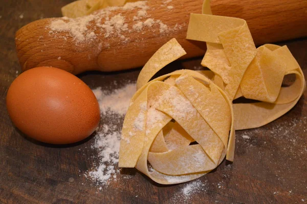 Färsk Italiensk Pasta Pappardelle Mat Hemmagjord Med Ägg — Stockfoto