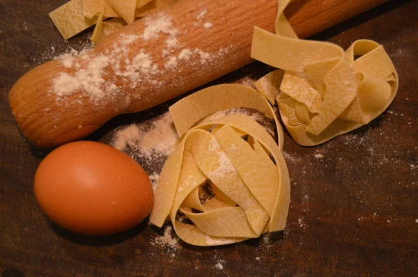 Pasta Italiana Fresca Pappardelle Comida Casera Con Huevos —  Fotos de Stock