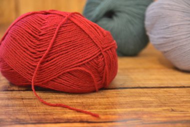 renkli yün topu texill moda giyim el yapımı iş aksesuarları