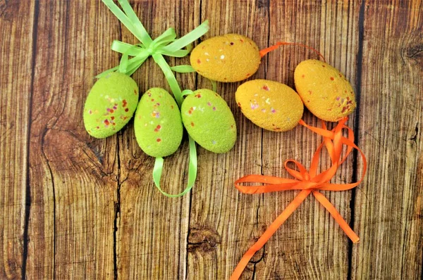Ovos Páscoa Decoração Colorida Mesa Fundo Madeira — Fotografia de Stock