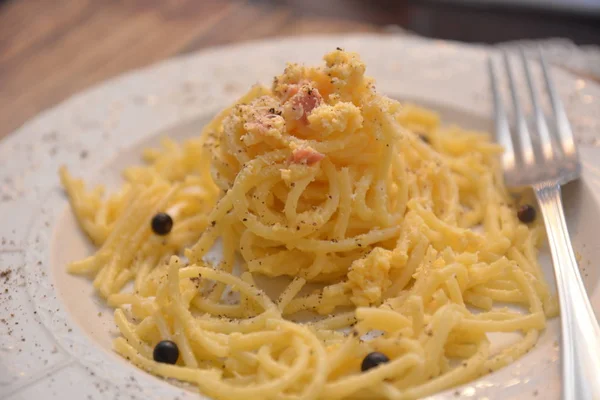 Spaghetti Carbonara Italian Classic Dish Gourmet Food Cheese Eggs Ham — Stock Photo, Image