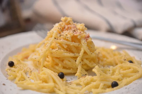 Spaghetti Carbonara Plat Italien Classique Gastronomique Avec Fromage Oeufs Jambon — Photo