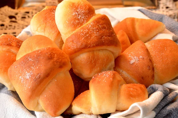 Kruvasan el yapımı kahvaltı.