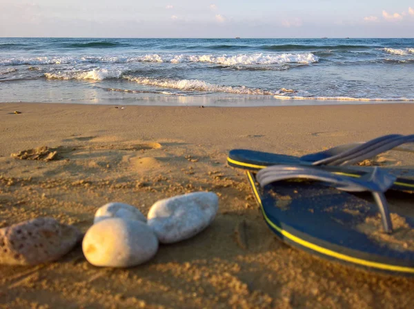 Sunglasses Slippers Shoes Beach Stones — Stock Photo, Image