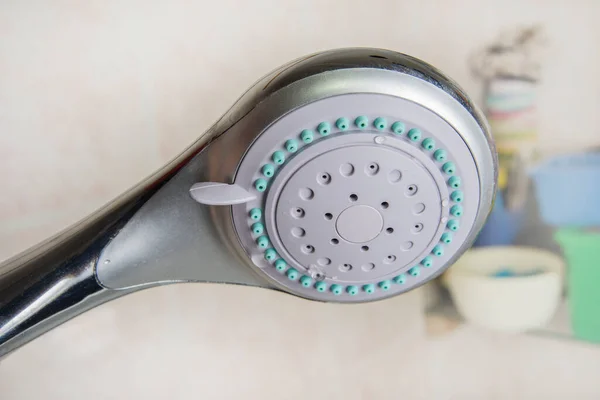 浴室のホルダーのシャワーヘッド — ストック写真