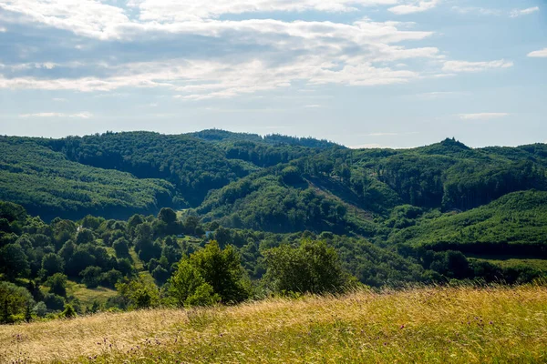 Wieś Samo Południe Krajobraz Wiejski Drzewami Polami Wzgórzach Podnóża Grzbietu — Zdjęcie stockowe