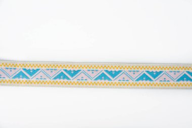 Karmaşık geometrik desenli dekoratif kurdele