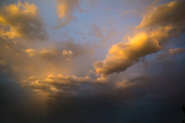 Laranja Pôr Sol Tempestuoso Com Nuvens — Fotografia de Stock