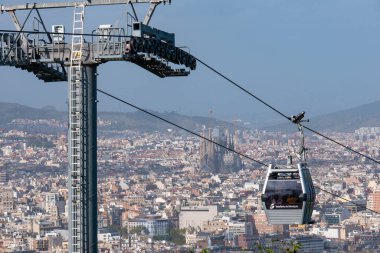Barcelona, İspanya - 26 Eylül 2018: Teleferic de Montjuic Barcelona, İspanya. Teleferic de Montjuic Montjuic Kalesi ve Montjuic füniküler İstasyonu bağlanır
