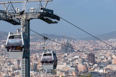 Barcelona, İspanya - 26 Eylül 2018: Teleferic de Montjuic Barcelona, İspanya. Teleferic de Montjuic Montjuic Kalesi ve Montjuic füniküler İstasyonu bağlanır