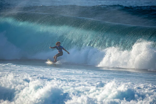 Λανζαρότε Νοεμβρίου 2018 Surfer Στο Μεγάλο Κύμα Lanzarote Ανταγωνισμού Quemao — Φωτογραφία Αρχείου