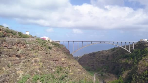 Barranco de las Angustias vadisinde uçuyor — Stok video