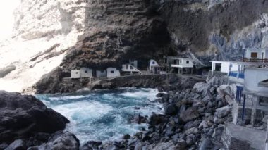 Korsan mağarası Poris de Candelaria, gizli bir turizm merkezi. 