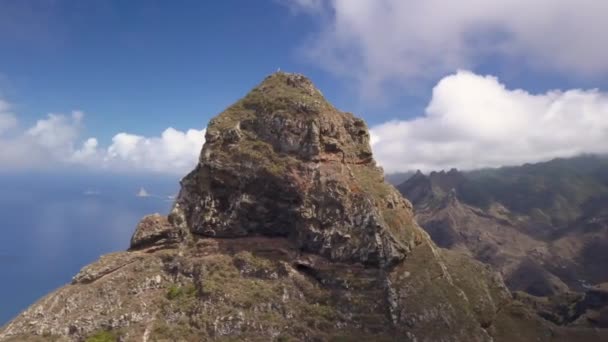 View point taborno rock from Taborno village — Stock Video