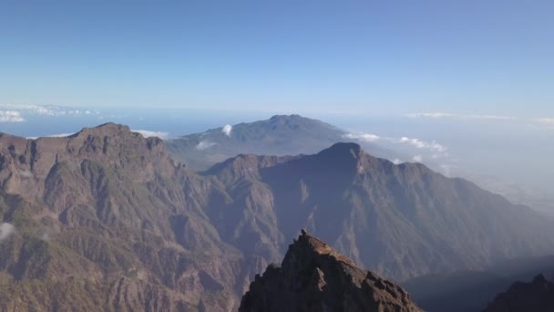 Mirador Roque de los Muchachos, népszerű turisztikai attrakció - La palma — Stock videók