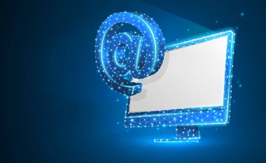 Beyaz monitör ekranında internet at sembolü. Cihaz, e-posta, posta, iletişim kavramı. Soyut, dijital, tel kafes, düşük poly örgü, vektör mavi neon 3d illüstrasyon. Üçgen, çizgi, nokta, yıldız