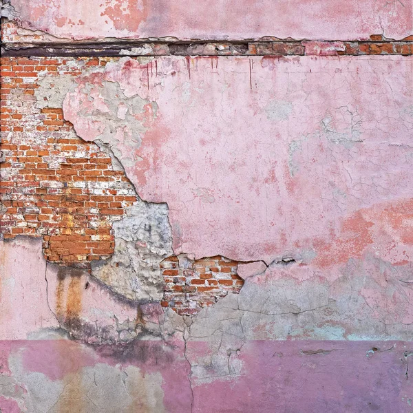 Abandoned grunge cracked red brick stucco wall. — Stock Photo, Image