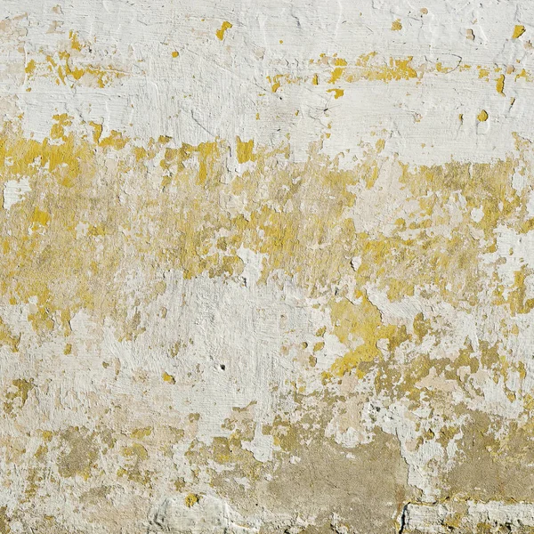Verlaten grunge gepleisterde muur. Peeling verf op de muur. — Stockfoto