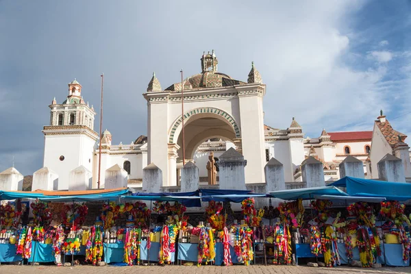 Basilika Copacabana Bolivien Die Stände Davor Verkaufen Religiöse Gegenstände Damit Stockbild