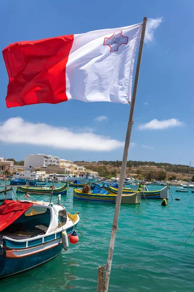 Flagga Malta Vajade Vinden Marsaxlokk Malta — Stockfoto