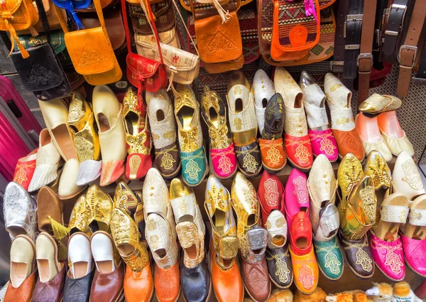Renkli Ayakkabı Çanta Kemer Satıyor Medine Tunus Tunus Için — Stok fotoğraf
