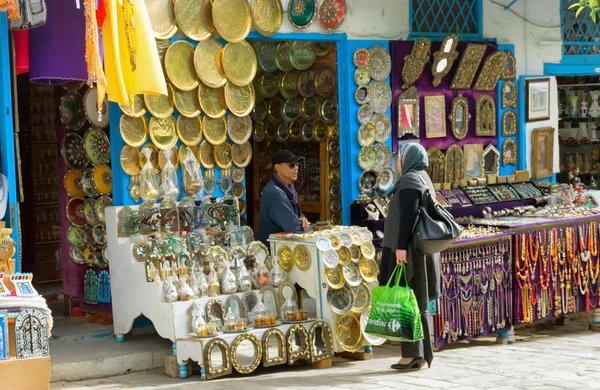 Sidi Bou Said Τυνησία Απριλίου Γυναίκα Καταστήματα Στην Αγορά Του — Φωτογραφία Αρχείου